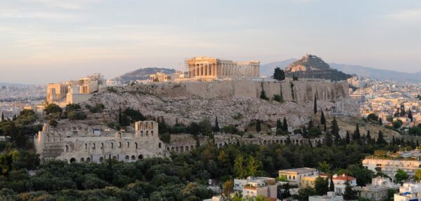 The Acropolis in Athens, Greece. Photo by Christophe Meneboeuf. Retreived at https://sv.wikibooks.org/wiki/Fil:View_of_the_Acropolis_Athens_%28pixinn.net%29.jpg and reproduced according to CC-BY-SA 3.0.